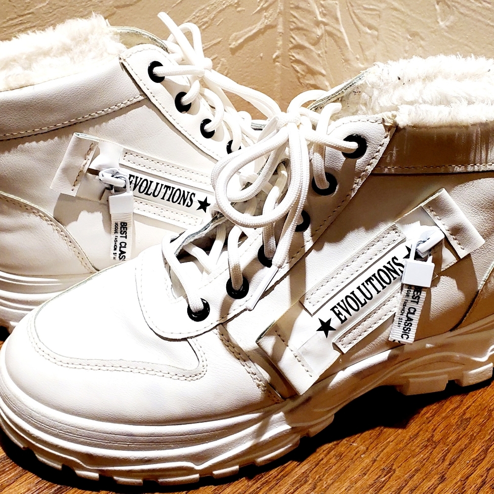 Womens Hiking Boots/Sneakers White Vegan Leather Faux Fur Lined Evolutions 9-9.5